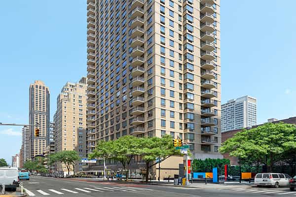 401 East 80th Street NYC Avison Young Refinanced on behalf of Jack Resnick & Sons